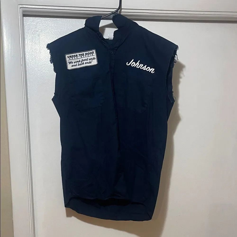 Spirit Halloween Johnson sleeveless button shirt size small